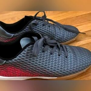Kids indoor soccer shoes size 3